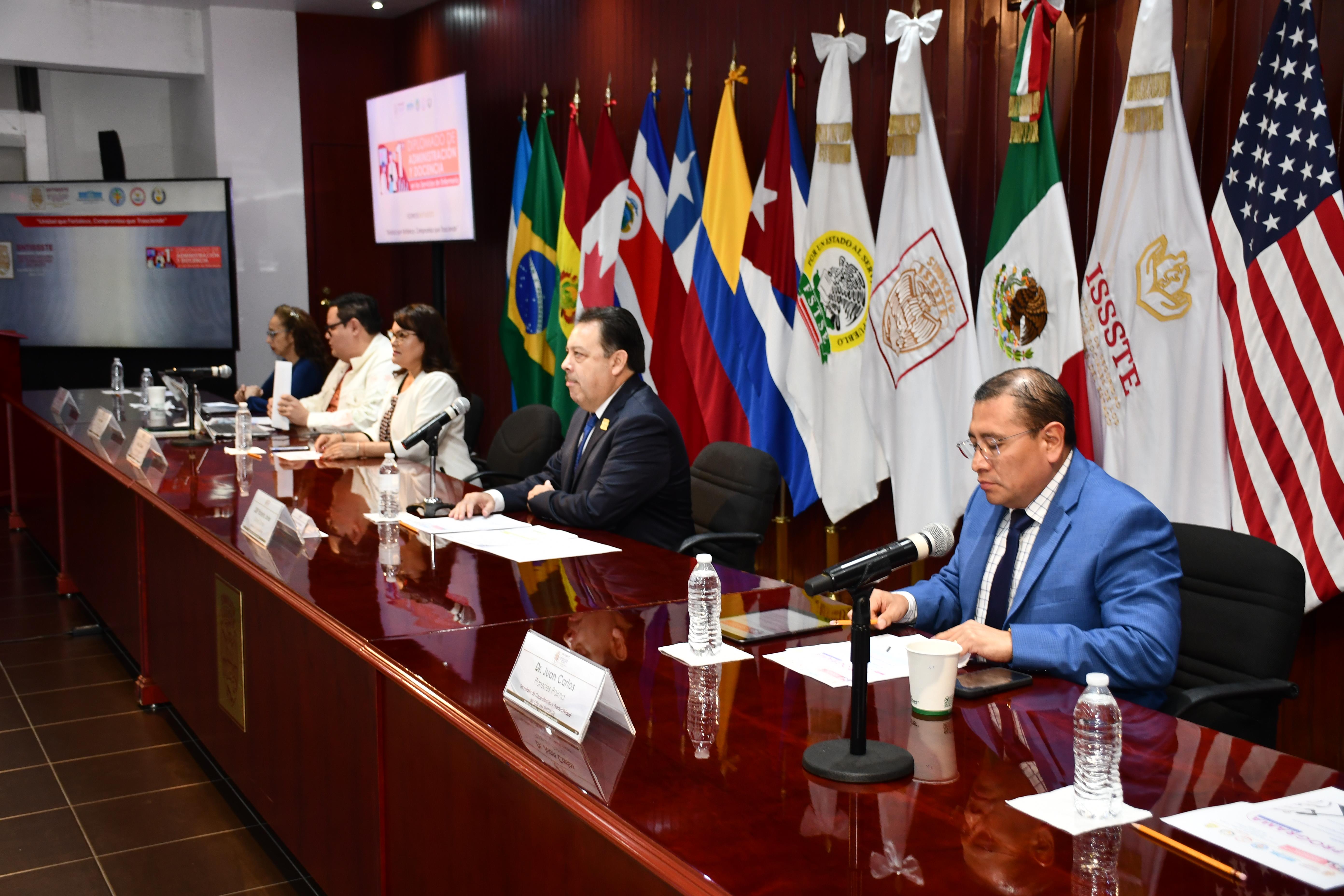1er Diplomado de "Administración y Docencia en los Servicios de Enfermería"